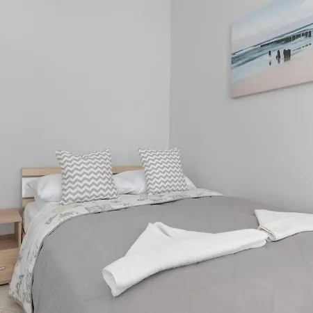 By The Port Of By Renters Apartment *